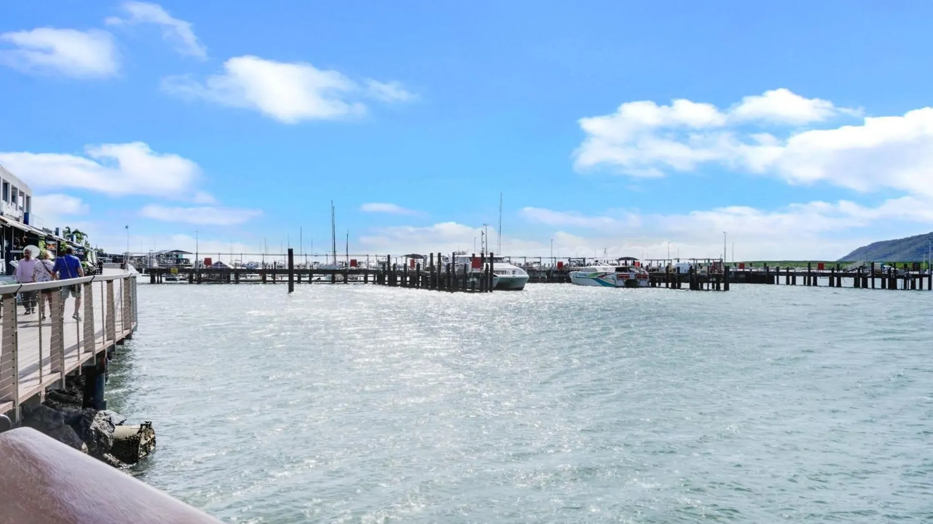 케언스 901 Harbour Lights With Ocean Views 아파트 오스트레일리아